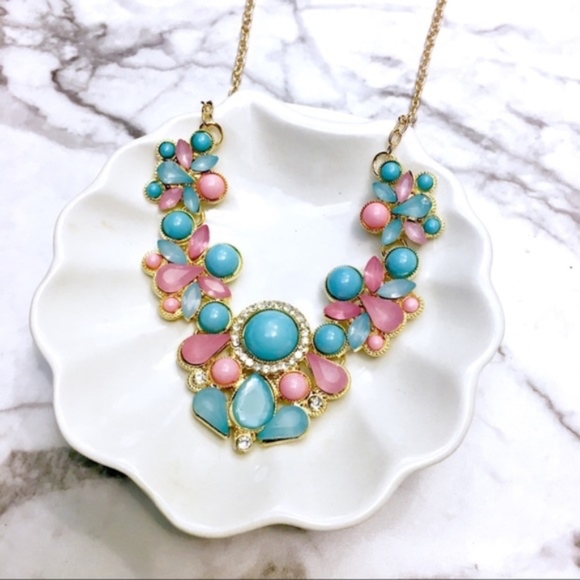 💎 Host Pick Glamorous Pastel Statement Necklace - Picture 1 of 8